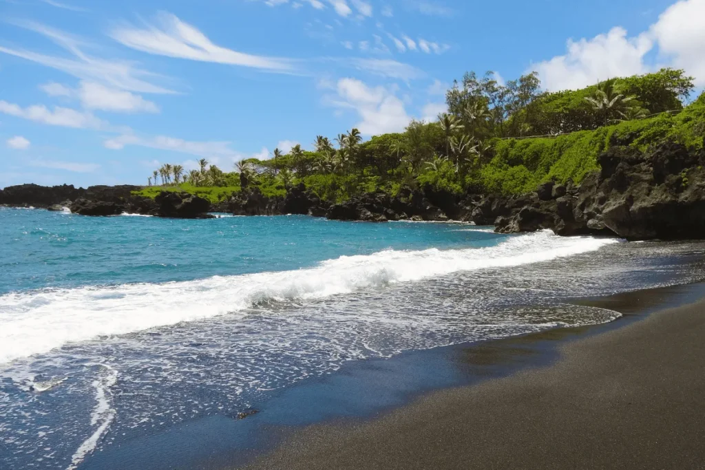 Punaluʻu Black Sand Beach — Hawaii
